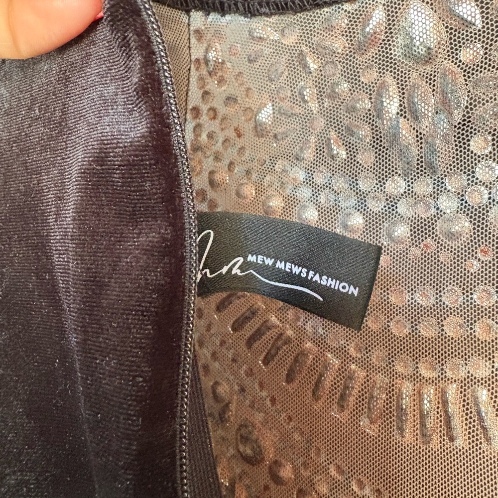 Mew Mew’s Elegant Black and rhinestones Evening Gown - Picture 2 of 6